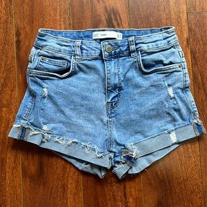 Zara Distressed Denim Trafaluc Shorts Women’s Size 2 Light Blue